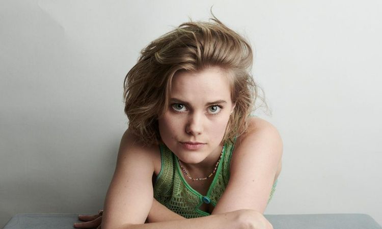 Elizabeth Cullen posing for the camera.